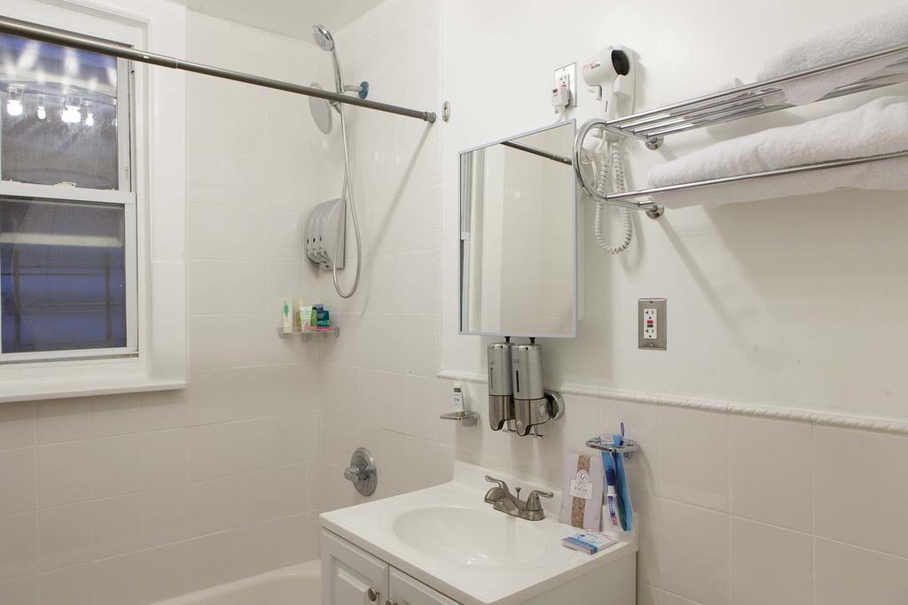 Studio And 1 Bedroom Apartments - Bronx ニューヨーク エクステリア 写真