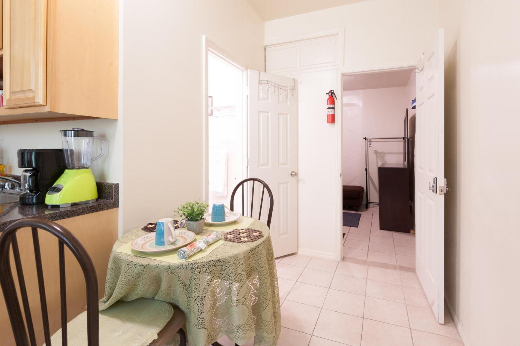 Studio And 1 Bedroom Apartments - Bronx ニューヨーク エクステリア 写真